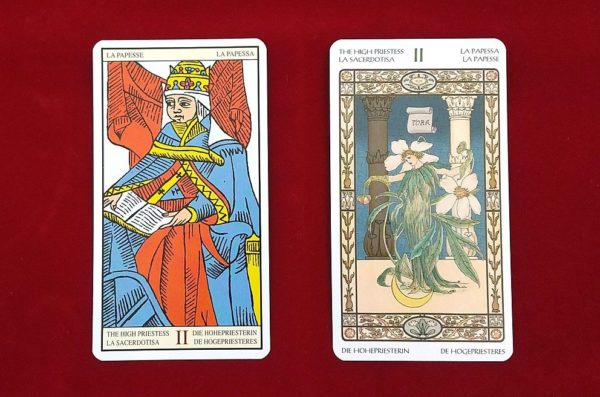 マルセイユタロットとハーモニアスタロットの比較　2番　女教皇のカード
