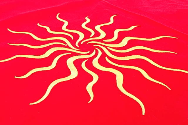 タロットクロス　サンの太陽の刺繍